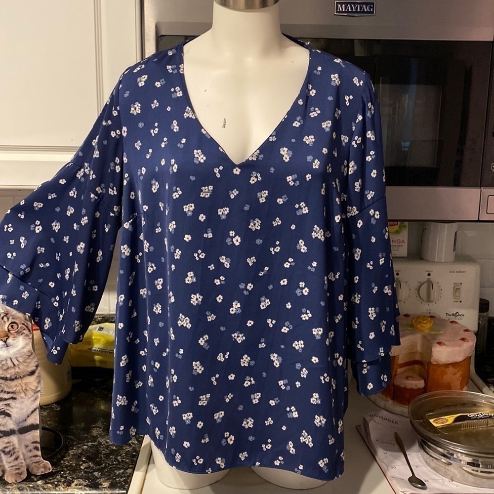 D womens Lane Bryant blue floral 3/4 sleeve blouse size 14/16